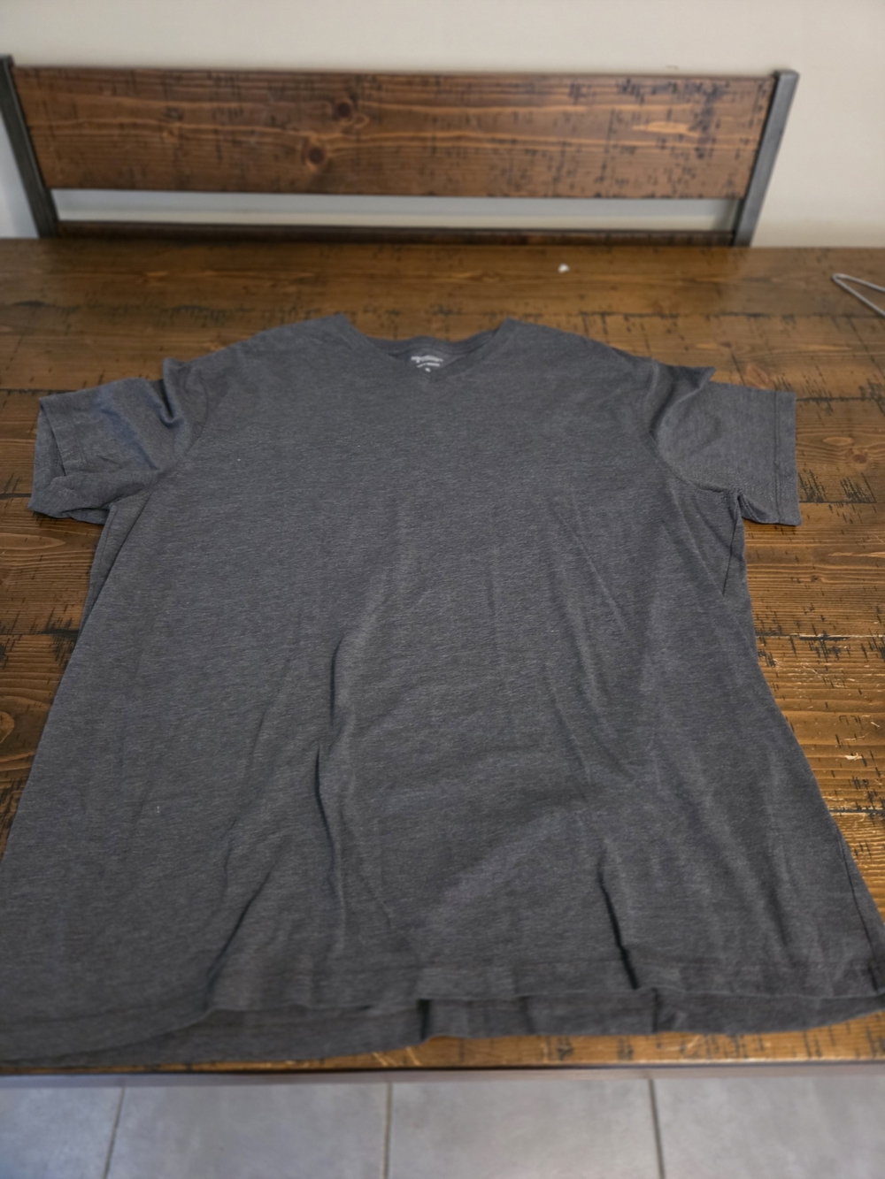 Roundtree & Yorke Men's V-Neck Short Sleeve Shirt - Charcoal Gray